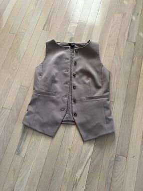 Express Sleeveless Button Vest in Taupe Beige